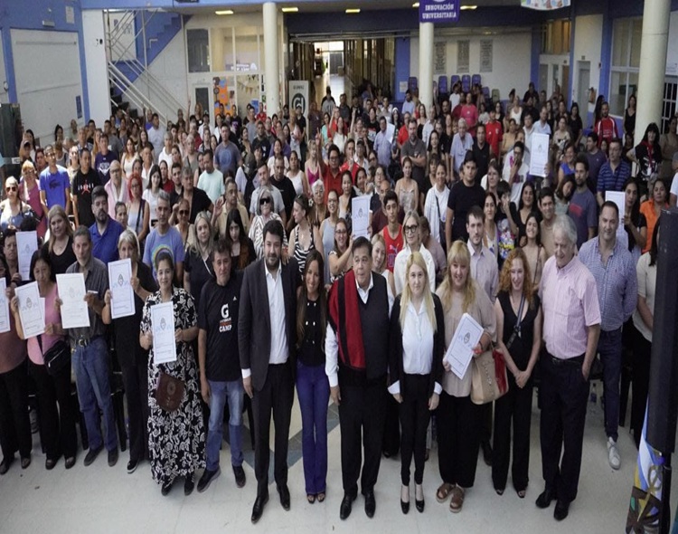 JOSÉ C. PAZ: 346 FAMILIAS RECIBIERON SUS ESCRITURAS